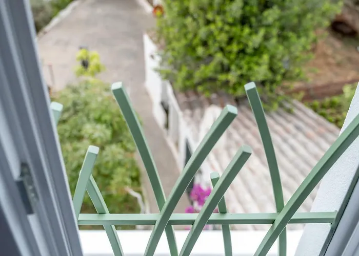 M - 27 3* Es Mercadal