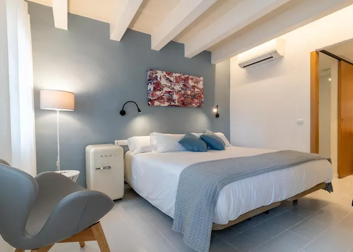 M - 27 3* Es Mercadal