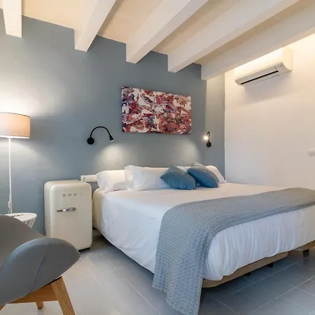 M - 27 3* Es Mercadal